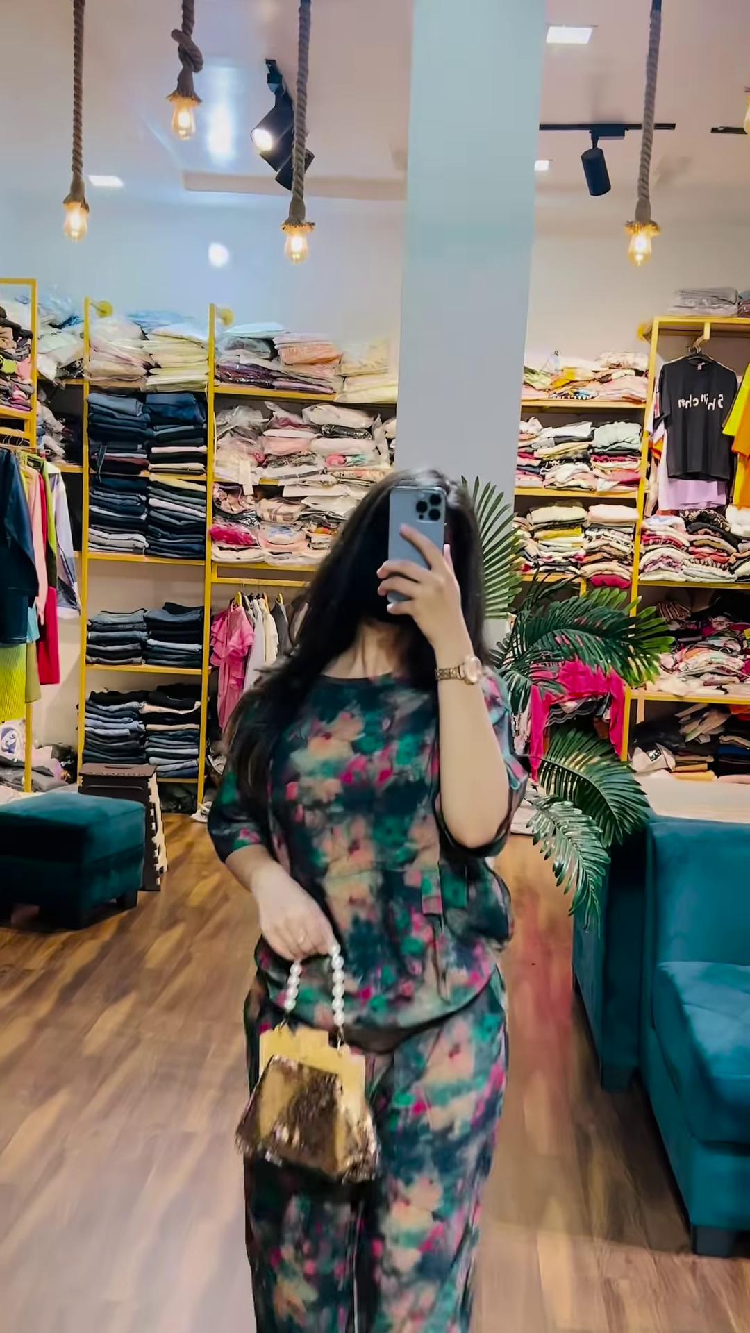 Women’s Multicolor Printed Kurta with Pearl Handle Mini Bag – Ethnicwear Store Mirror Portrait Look - Image 3