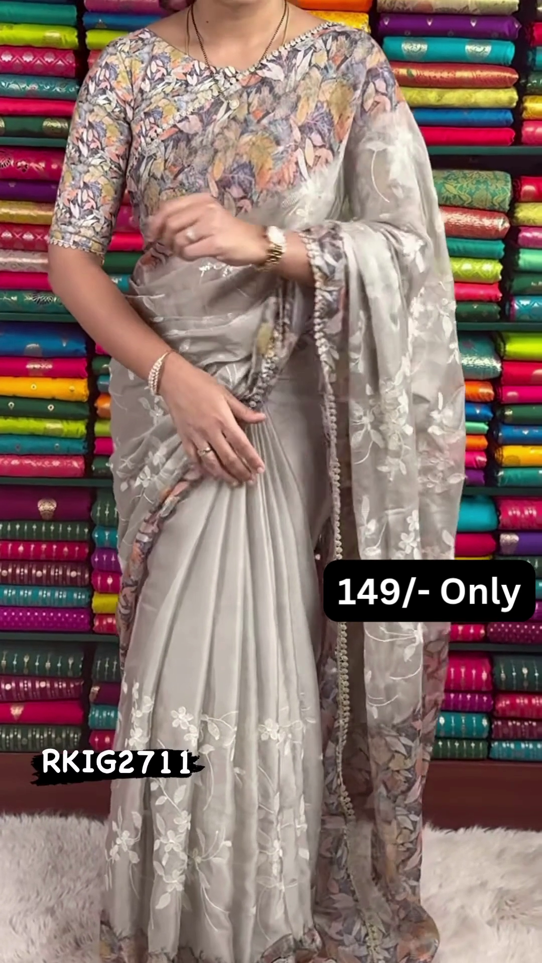 Women’s Floral-Patterned Beige Saree with White Embroidered Pallu - Image 2