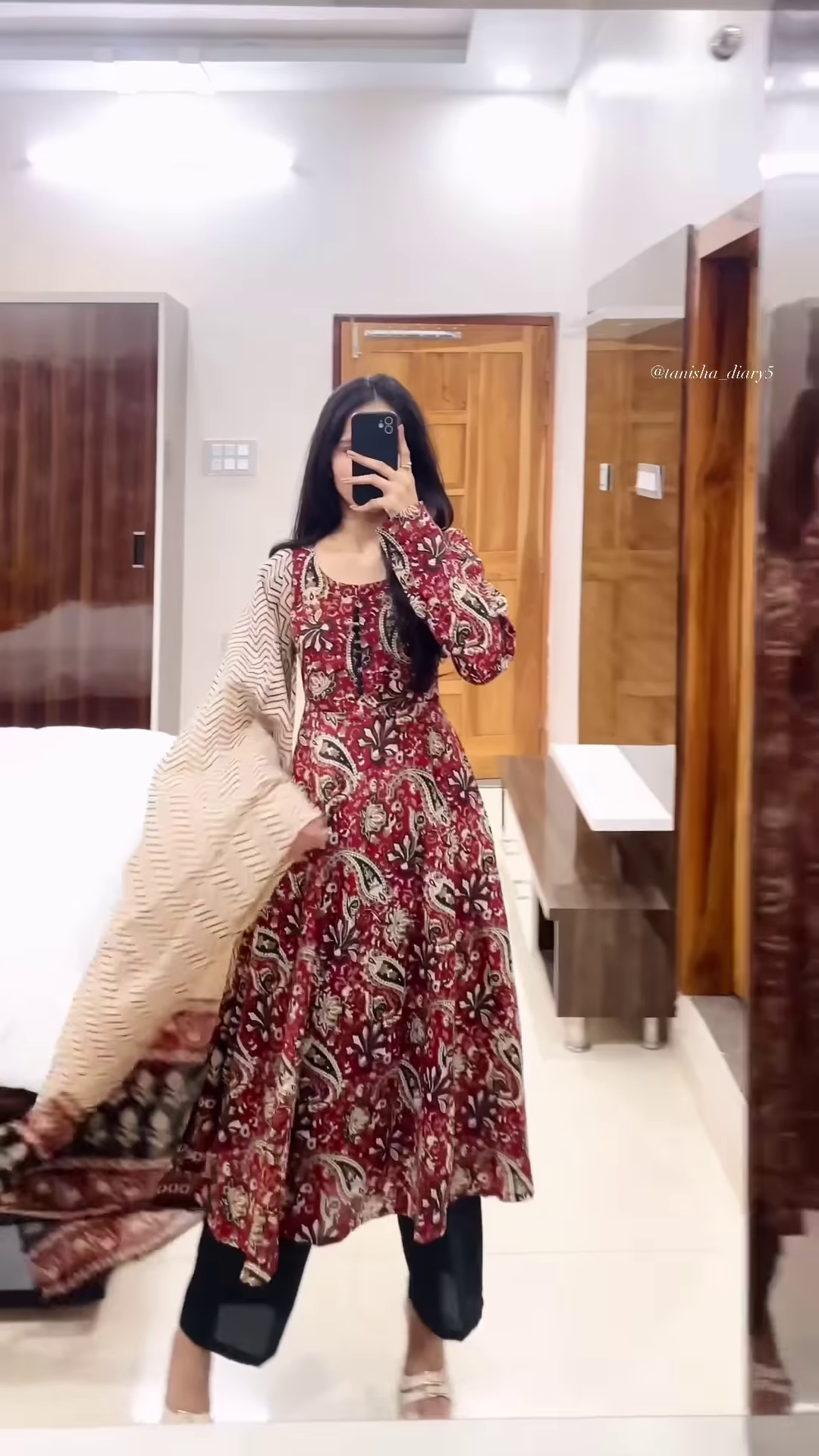 Women’s Yellow Floral Printed Kurti with Red Neckline Border – Ethnic Everyday Ensemble with Seasonal Charm - Image 8