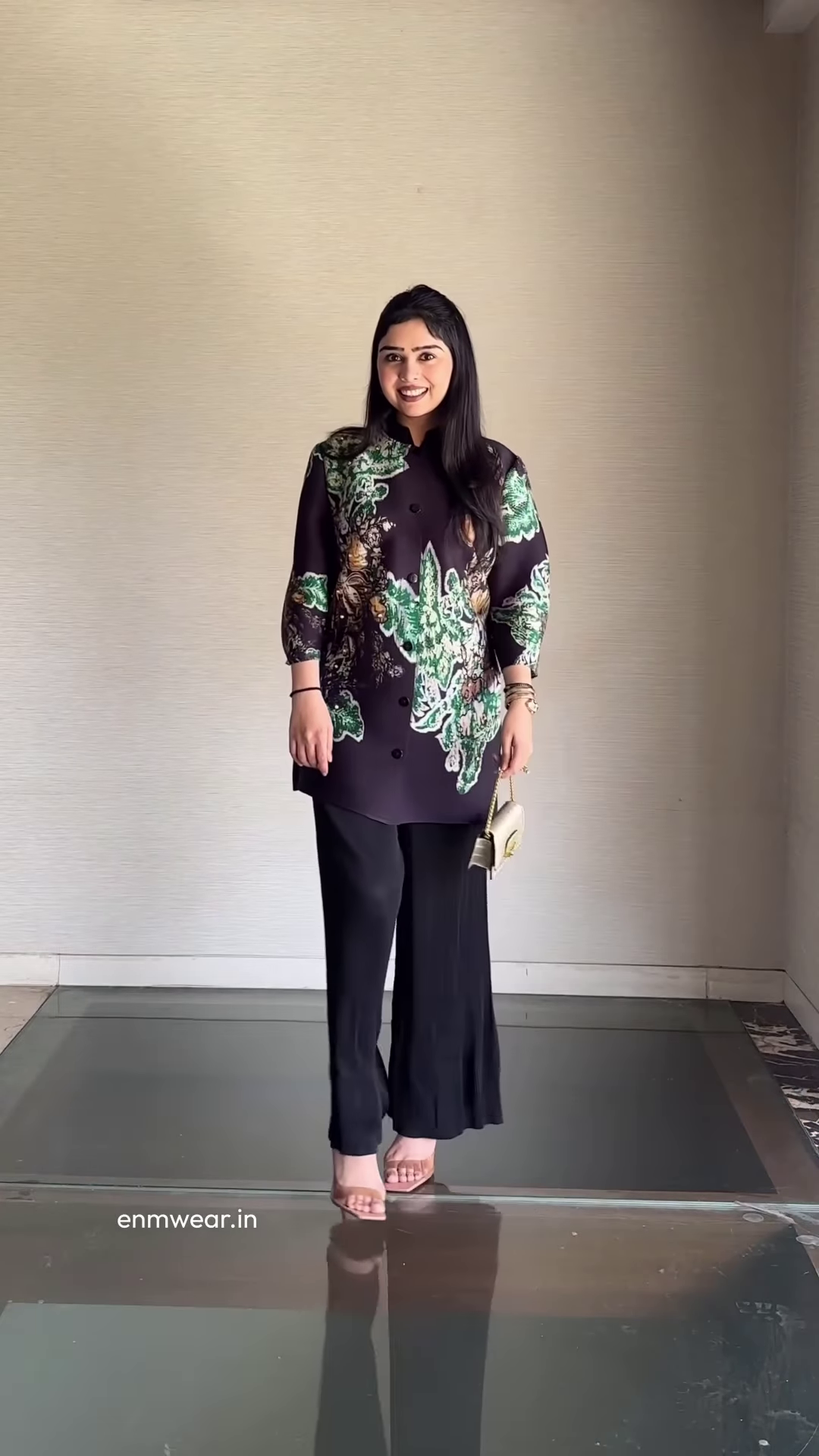 Women’s Green Floral Long Top with Black Wide-Leg Pants & Beige Sling Bag – Indo-Western Streetwear Ensemble for Everyday Styling