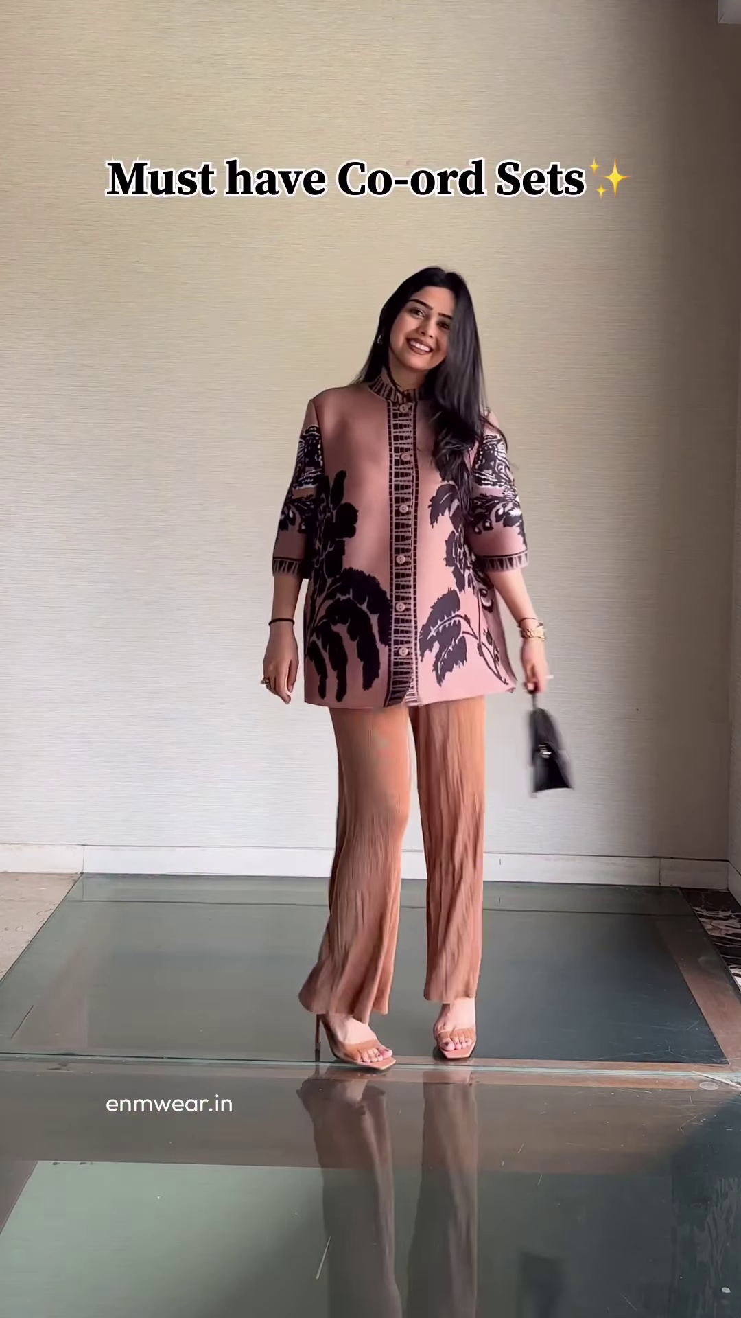 Women’s Green Floral Long Top with Black Wide-Leg Pants & Beige Sling Bag – Indo-Western Streetwear Ensemble for Everyday Styling - Image 3