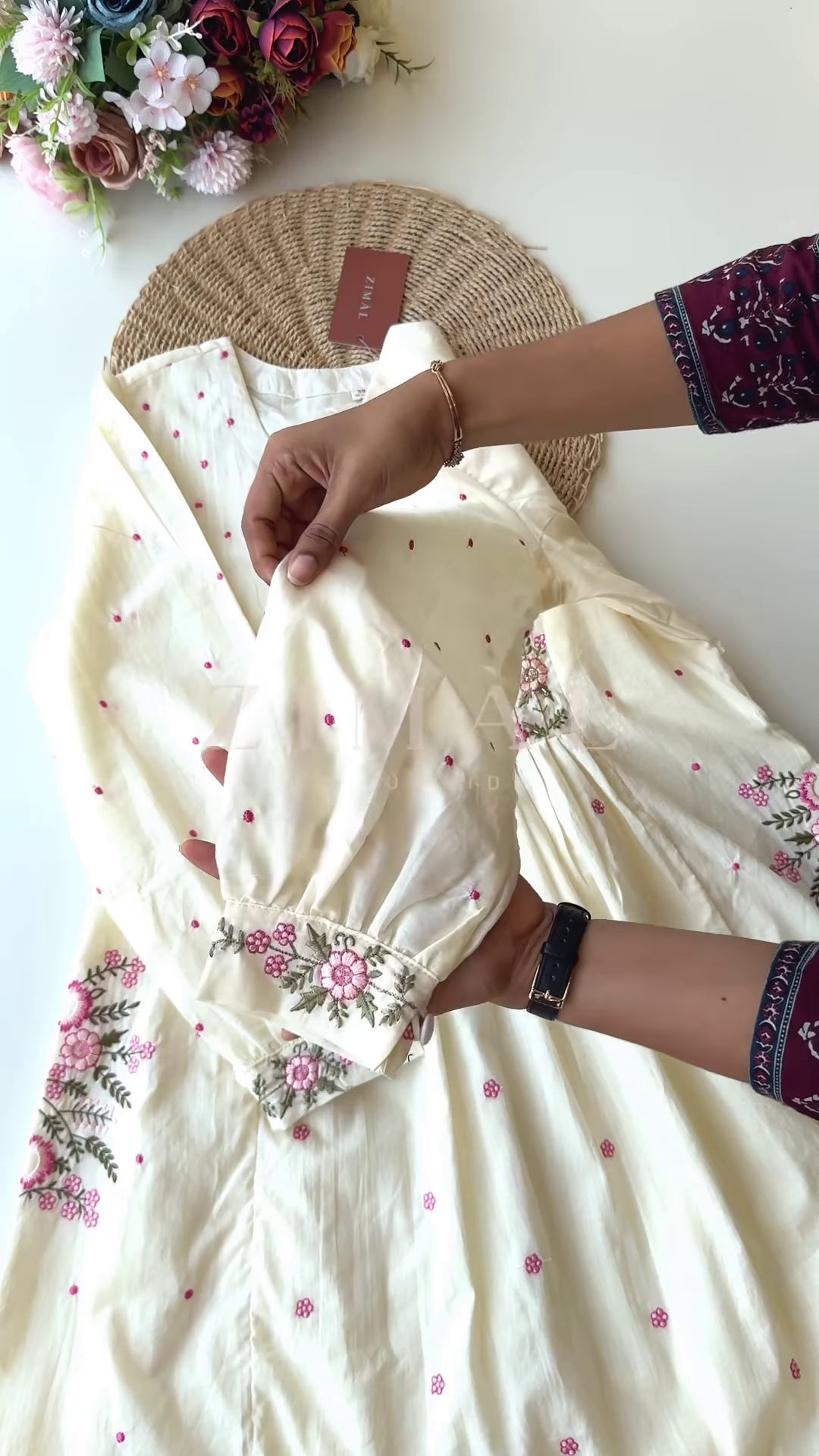 Women’s Light Green Floral Embroidered Long Kurti – Pastel Ethnicwear with White-Pink Motifs & Sleeve Detailing - Image 8