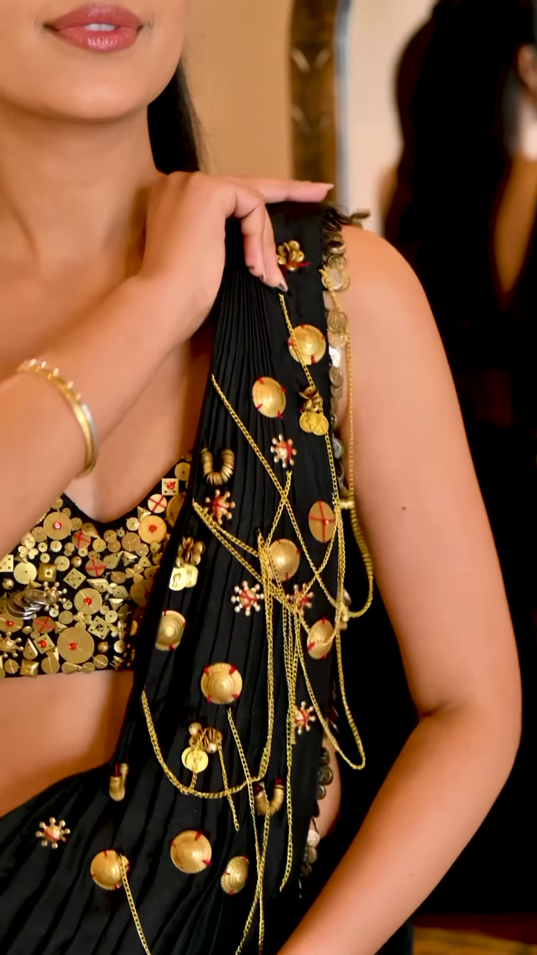 Women’s Black Saree with Gold Embellishments & Pleated Draping – Elegant Ethnicwear Styled with Traditional Bracelet - Image 6