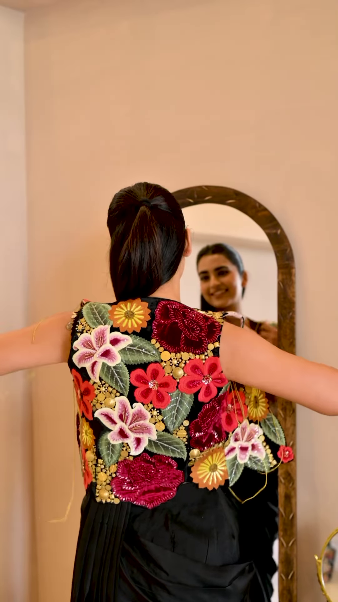 Women’s Black Saree with Gold Embellishments & Pleated Draping – Elegant Ethnicwear Styled with Traditional Bracelet - Image 5